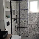 Apartment V *