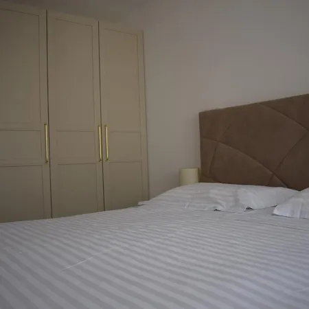 V Apartment *