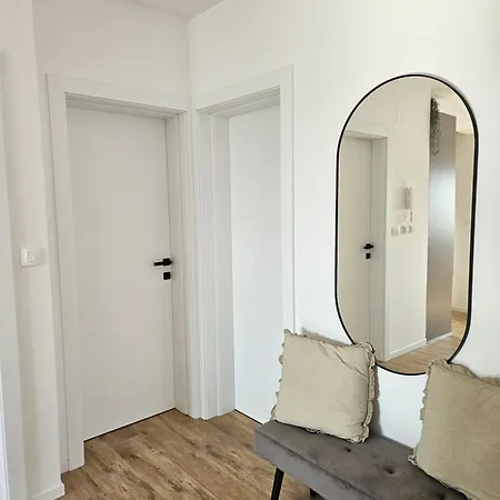 V Apartment *